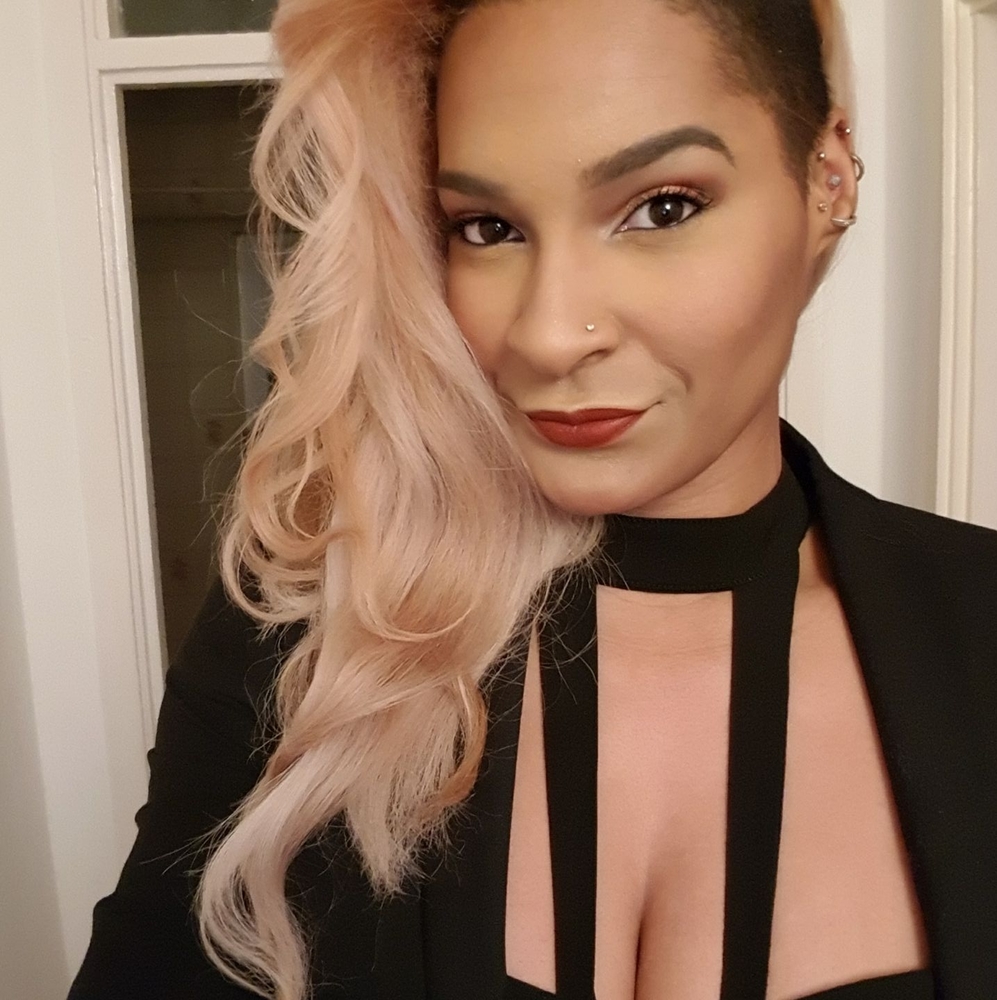 Meet your Posher, Emari